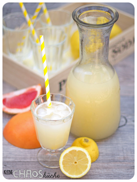 Selbstgemachte Zitronenlimonade - homemade lemonade