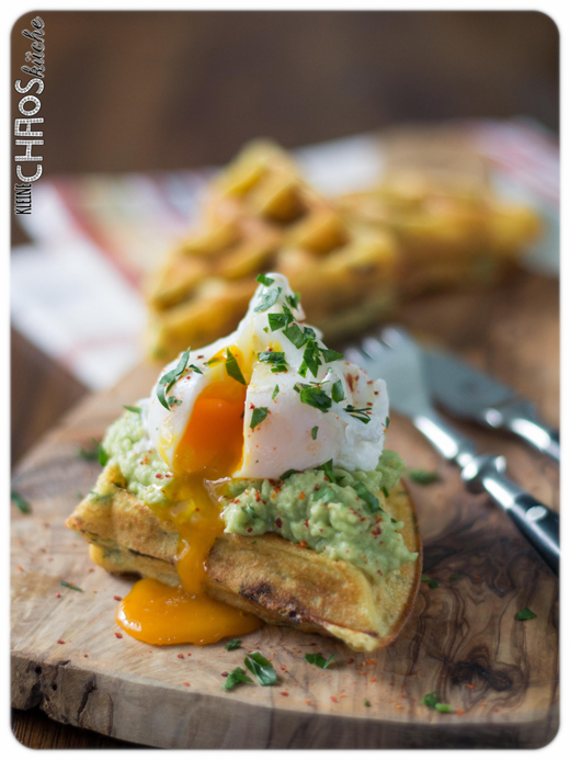 Kartoffelwaffeln, Guacamole, pochiertes Ei